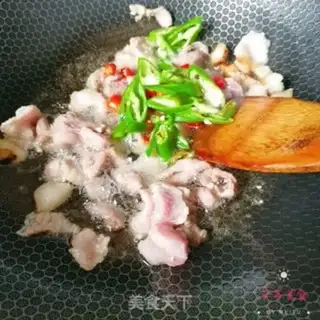 Make Seafood mushroom fried meat step 4