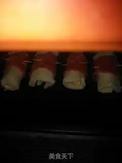 Make Toast bacon roll step 6
