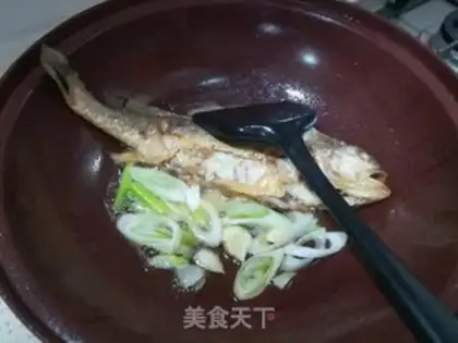 Make Snow pickles and yellow fish step 4