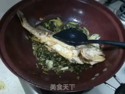 Make Snow pickles and yellow fish step 6
