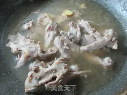 Make The fragrance duck collarbone step 4