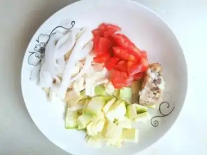 Make Tomato noodles and vegetable soup step 0