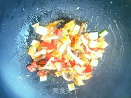 Make Tomato noodles and vegetable soup step 2