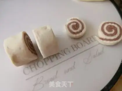 Make Snail buns step 9