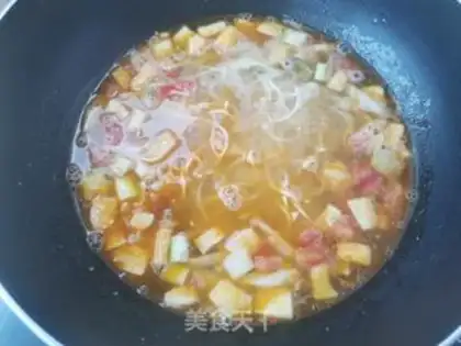 Make Tomato noodles and vegetable soup step 3