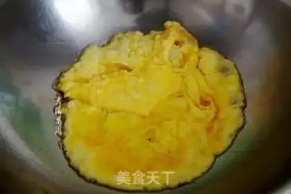 Make Scrambled eggs step 2