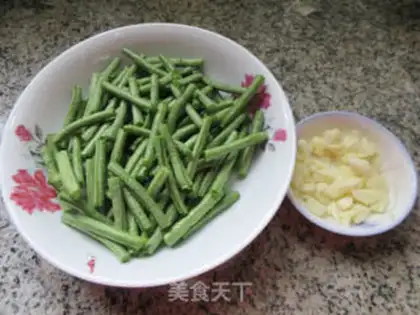 Make Garlic beans step 0