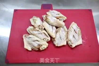 Make Red chicken wings, potatoes step 1