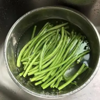 Make My hands are full of beans step 0