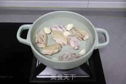 Make Red chicken wings, potatoes step 3