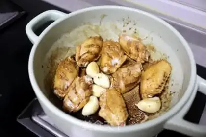 Make Red chicken wings, potatoes step 4