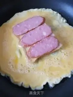 Make Eggcake sandwich step 2