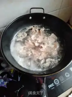 Make ♪ Chestnuts burning pig hoofs ♪ step 0
