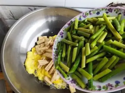Make Scrambled eggs step 14
