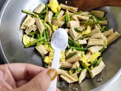 Make Scrambled eggs step 16