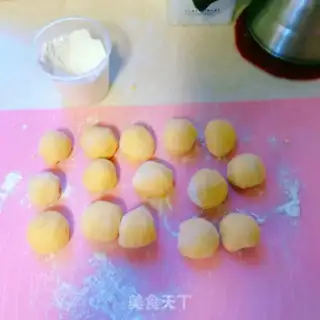 Make Rose buns step 3