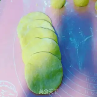 Make Rose buns step 4