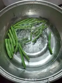 Make Bean-breaded chicken noodle step 1