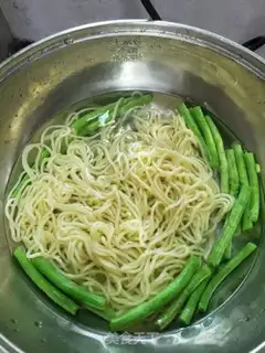 Make Bean-breaded chicken noodle step 2