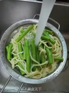 Make Bean-breaded chicken noodle step 3