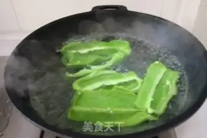 Make Celery pork bun step 1