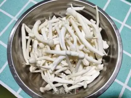 Make Hot white mushrooms step 1