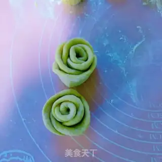 Make Rose buns step 9