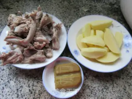 Make Curry potato duck collarbone step 0