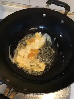 Make Carrot-ding egg fried rice step 0