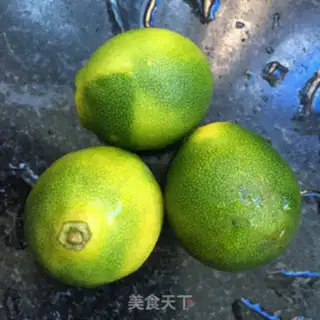 Make Peach and lemon honey water step 0