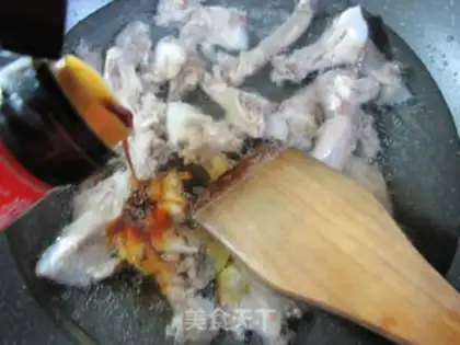 Make Curry potato duck collarbone step 4