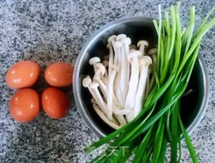 Make White mushroom fried eggs step 0