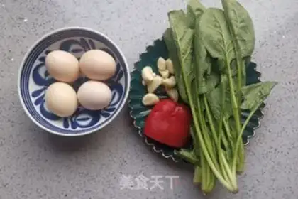 Make Garlic spinach eggs step 0
