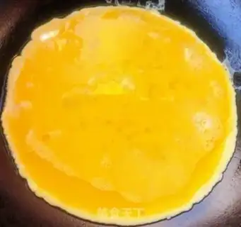Make White mushroom fried eggs step 3