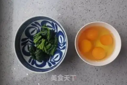 Make Garlic spinach eggs step 2