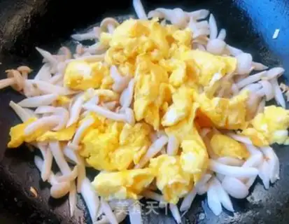 Make White mushroom fried eggs step 6