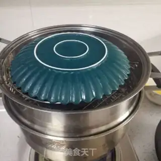 Make Garlic spinach eggs step 5