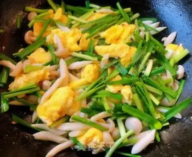 Make White mushroom fried eggs step 7