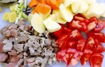 Make Tomato potato stew step 0
