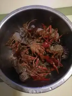 Make Spicy lobster step 1