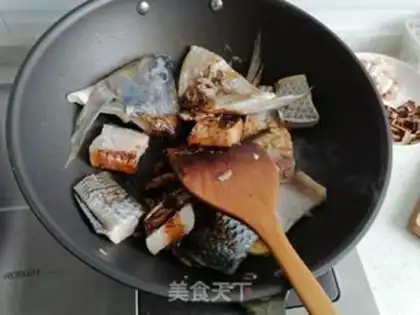 Make Red-fried fish step 3