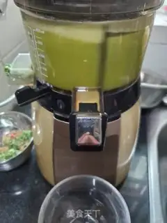Make cucumber apple juice step 3