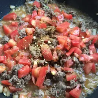 Make Tomato beef noodles step 8
