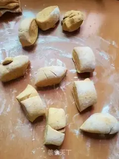 Make Red-tree pumpkin buns step 7