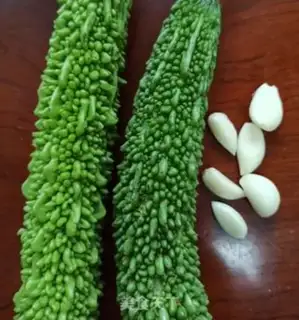 Make Garlic bitter melon step 0