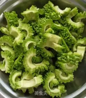 Make Garlic bitter melon step 1