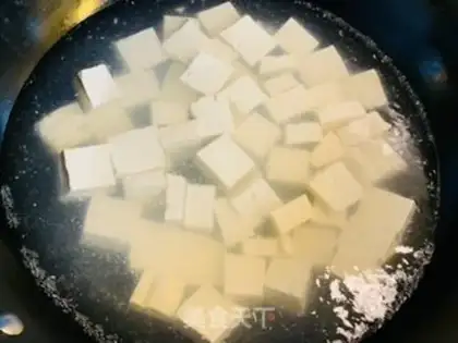 Make Pyramid onion tofu step 1