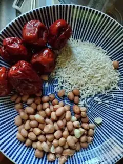 Make "Red-tree peanuts." step 0