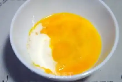 Make Ham fried eggs step 1