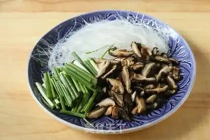 Make Three Spring Rolls step 1